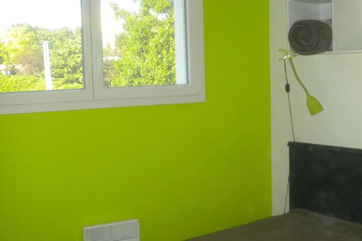 Room 6 of 25