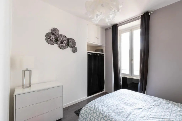 Room 5 of 9