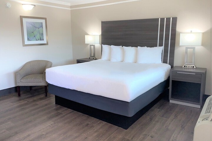Standard | King Bed (5 of 6)