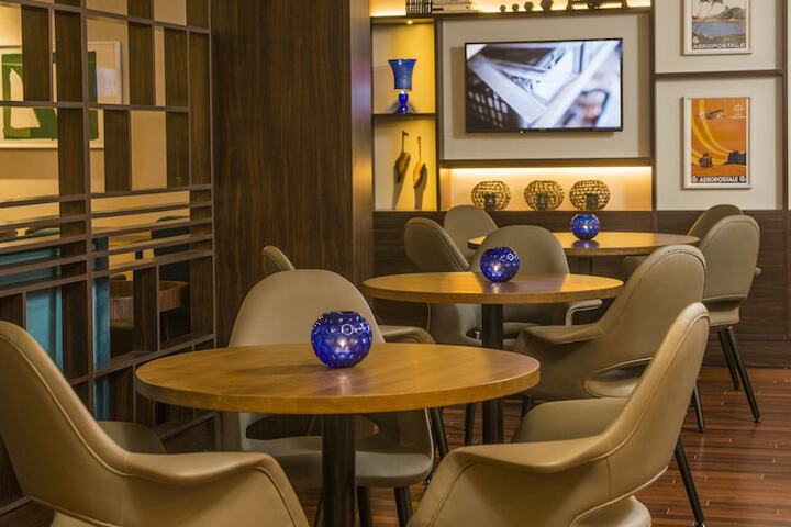 Lounge 58 of 72