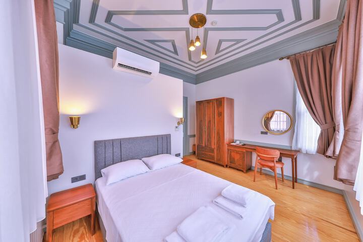 Room 6 of 36