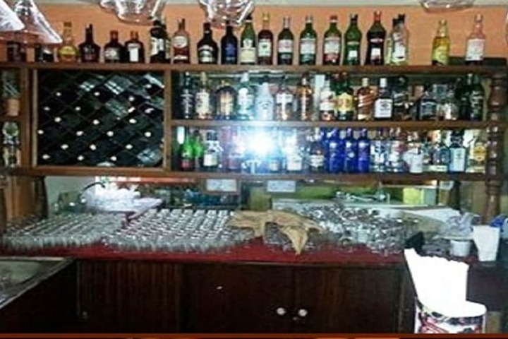 Lounge 78 of 103