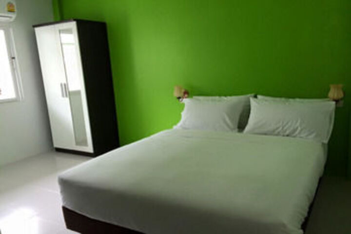 Room 13 of 18