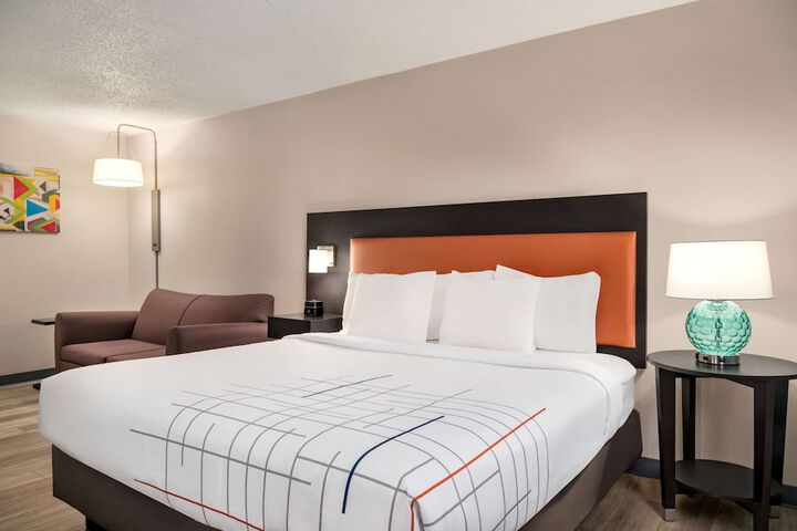 1 King Bed Accessible (7 of 23)