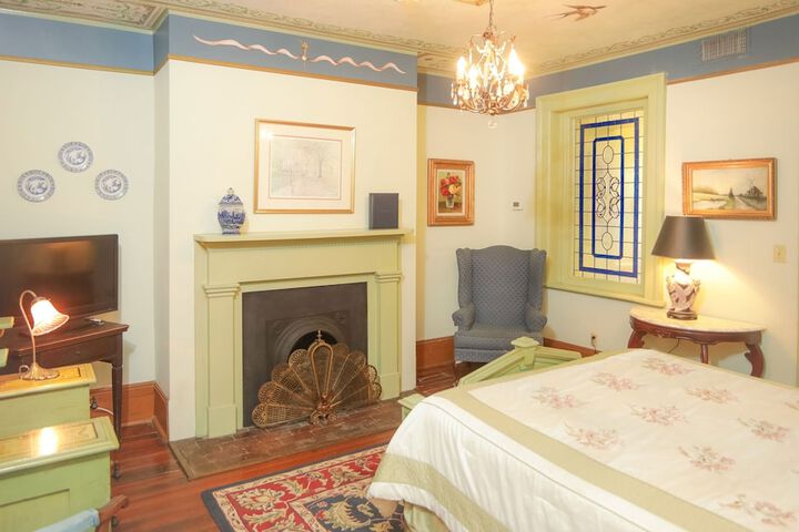 Room 13 of 170