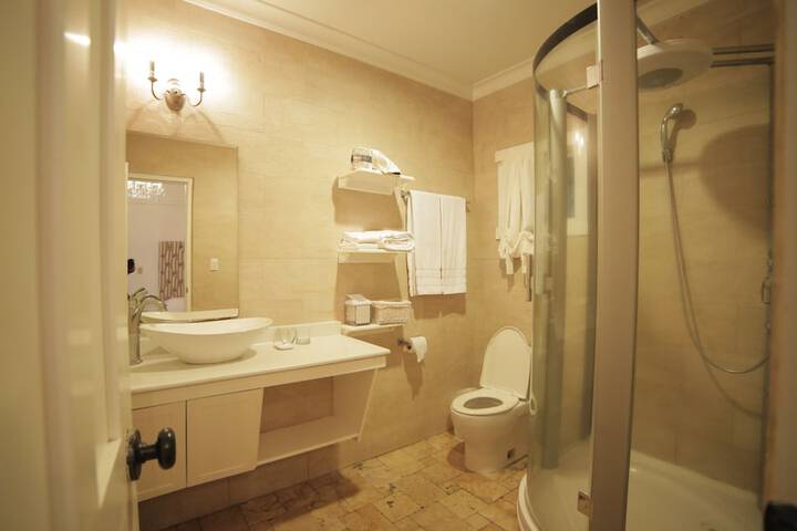 Room 34 of 128