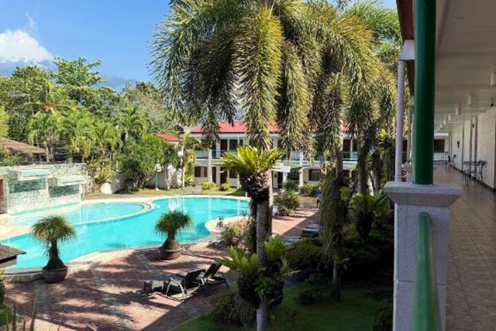 Dotties Place Hotel and Restaurant