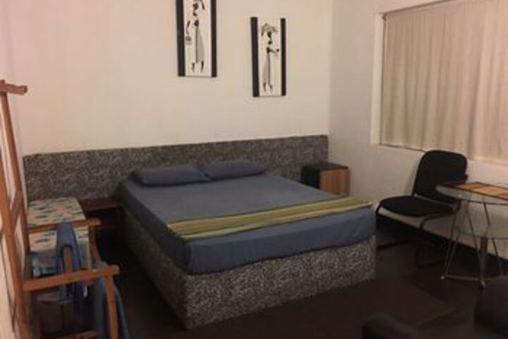 Room 10 of 27