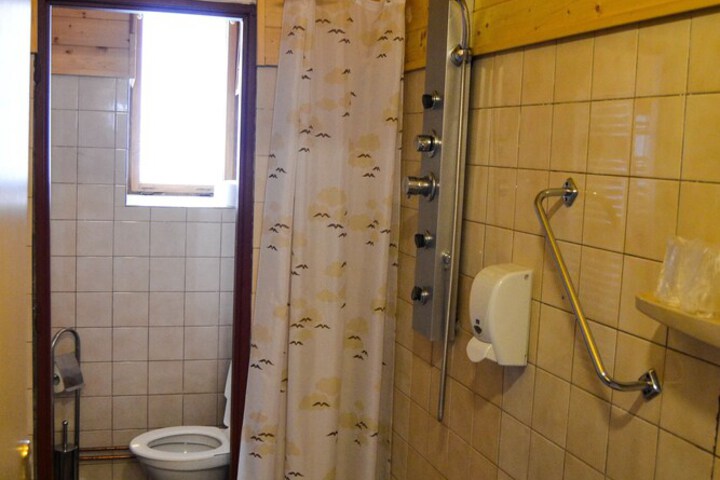 Room 48 of 77