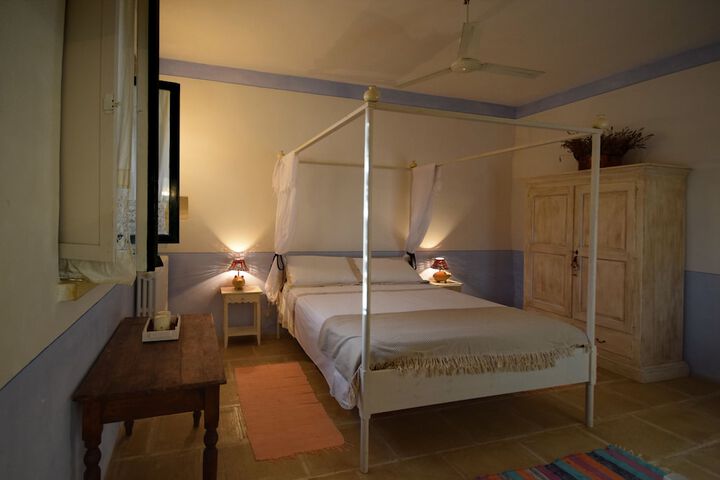 Room 12 of 16
