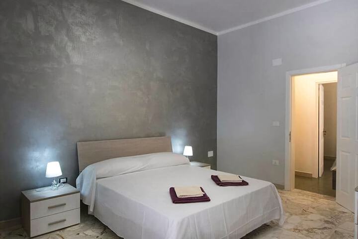 Room 5 of 8