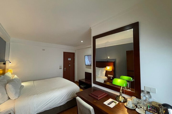 Room 16 of 30