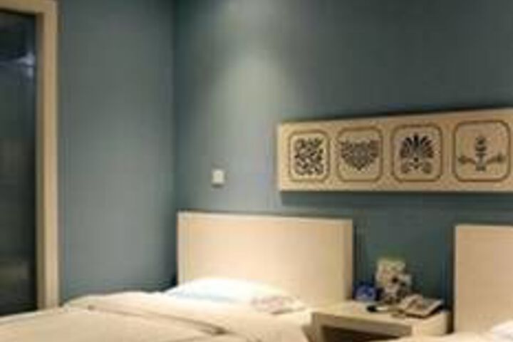 Room 10 of 47