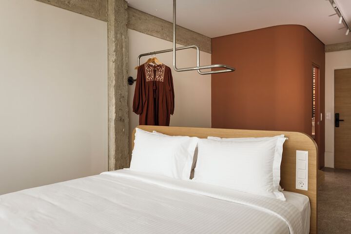 Room 13 of 65