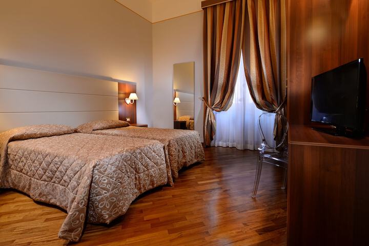 Room 4 of 39