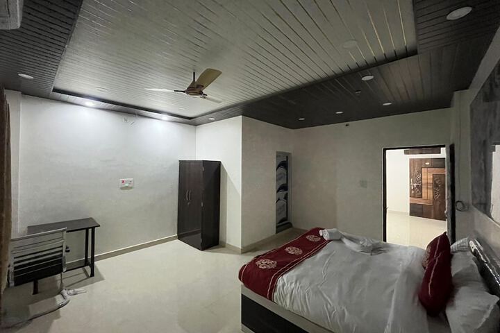 Room 12 of 24