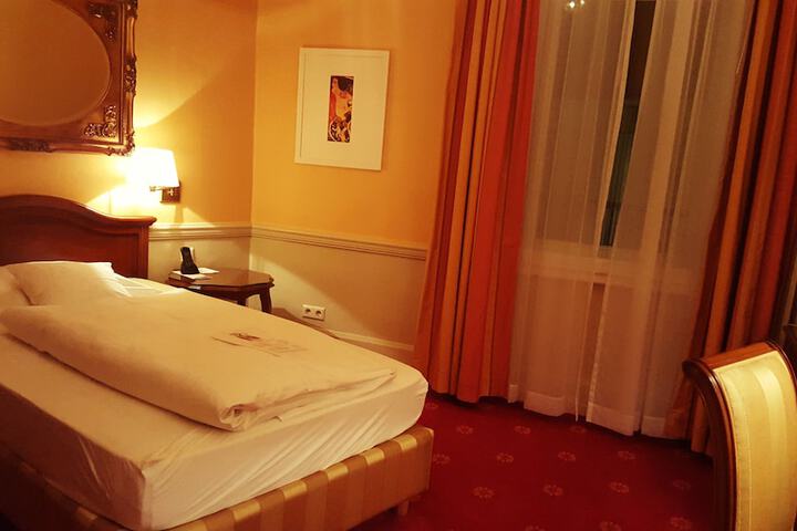 Room 16 of 67
