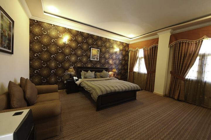Room 16 of 18