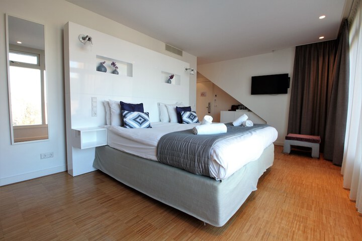 Room 35 of 105