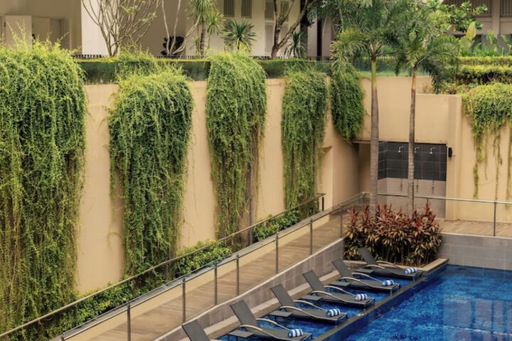 Hotel with Pool