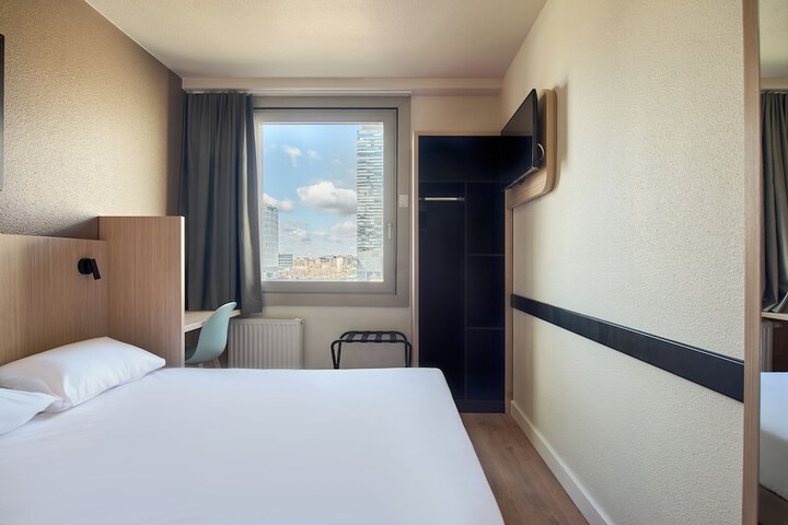 Room 10 of 29