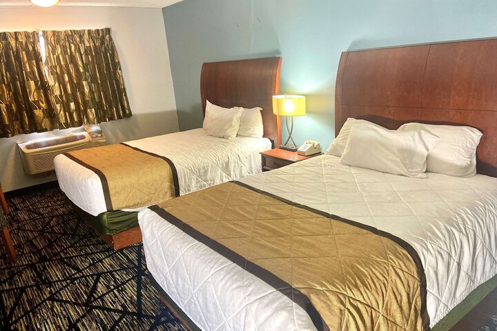 1 Queen Bed (4 of 11)