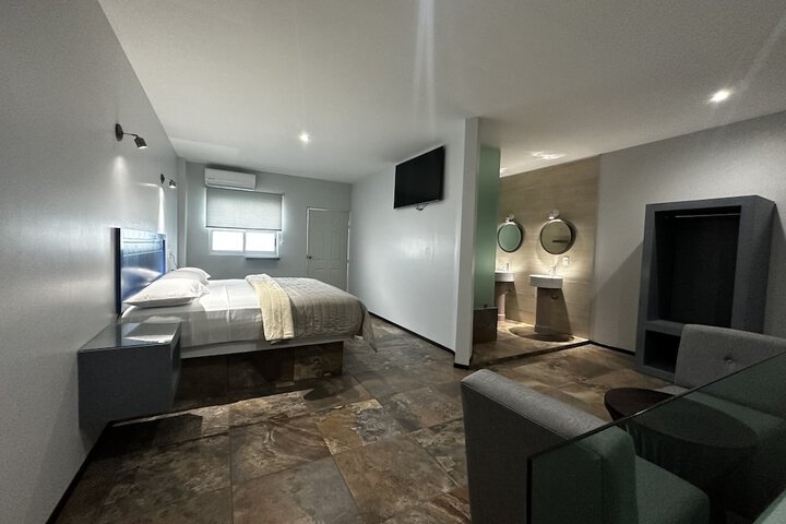 Room 5 of 43