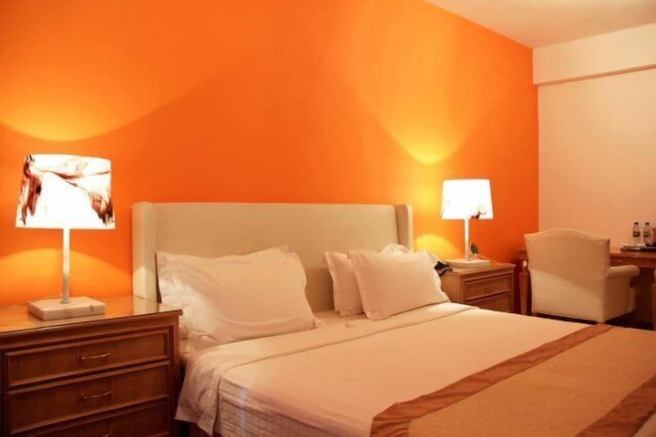 Room 10 of 42