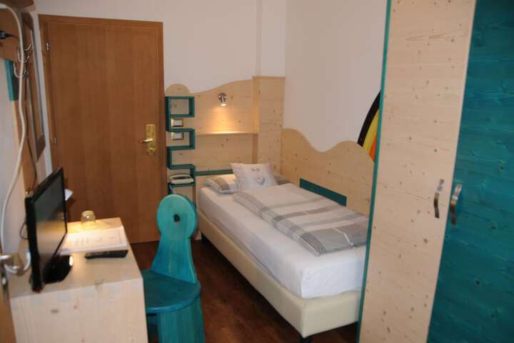 Room 4 of 116