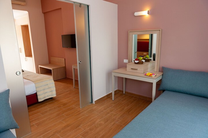 Room 12 of 69