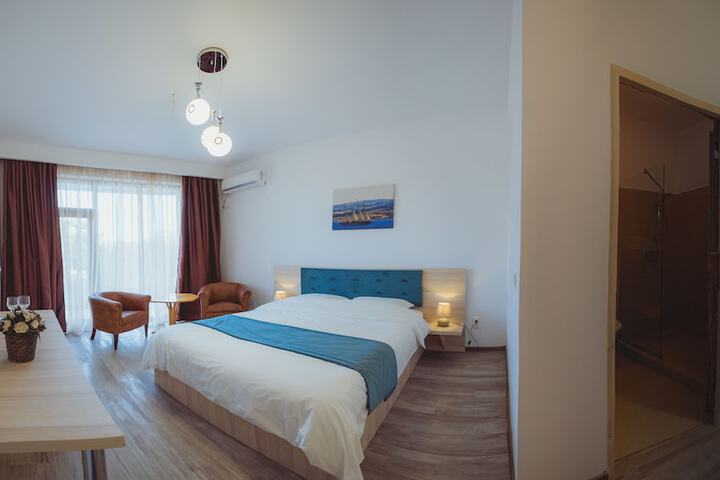 Room 4 of 30