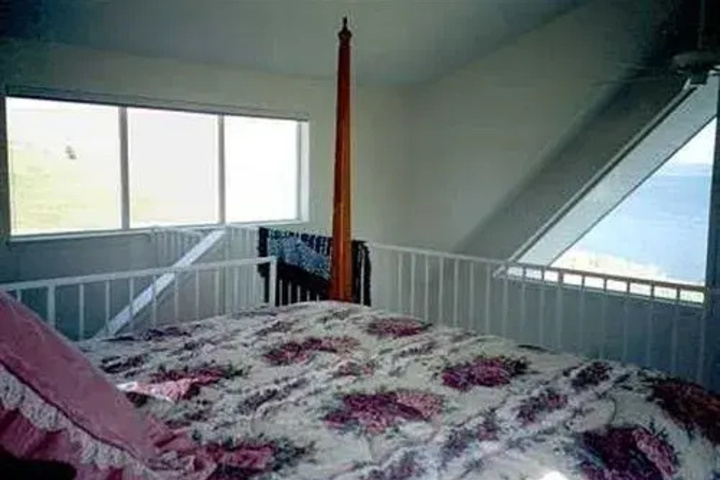 Room 2 of 6