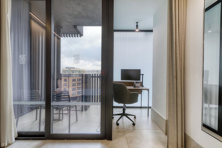 Room 71 of 150
