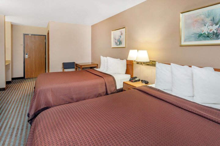 Room 10 of 14