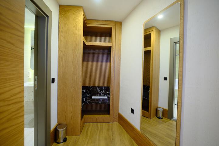 Room 11 of 83
