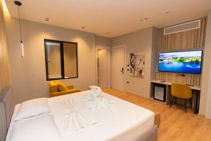 Room 14 of 80