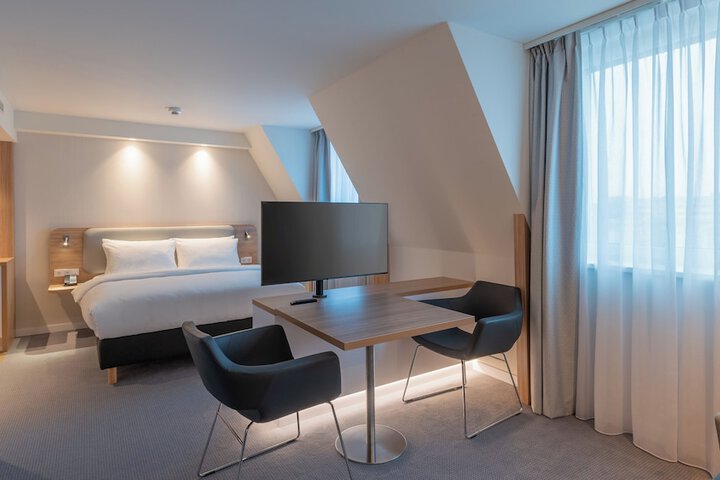 Room 27 of 88