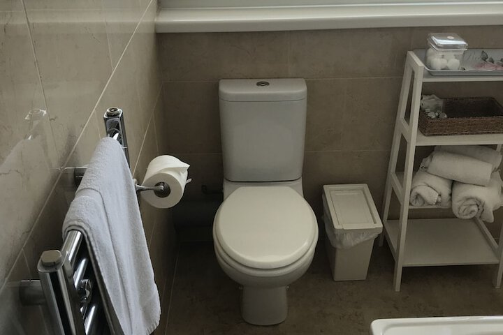 Room 27 of 34