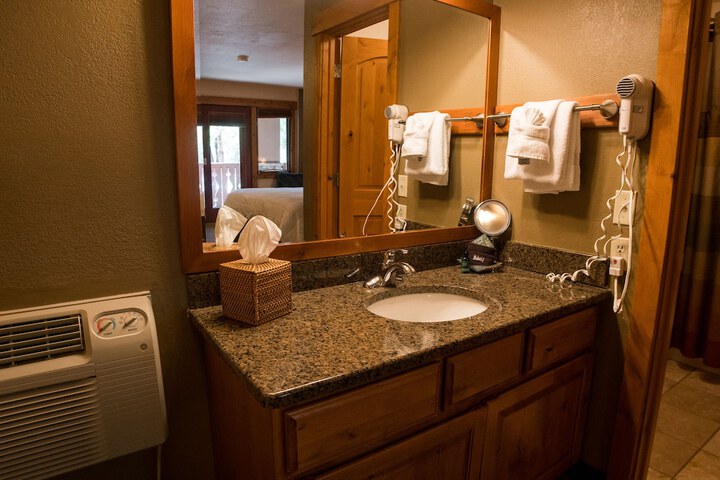Bathroom sink