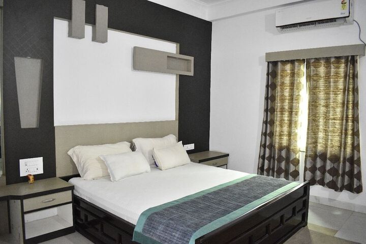 Room 9 of 29