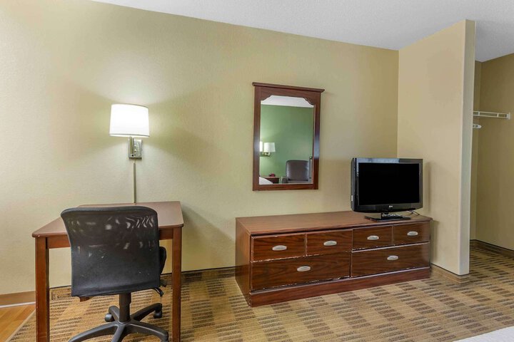Room 25 of 43