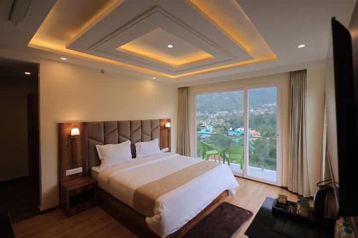 Room 6 of 17