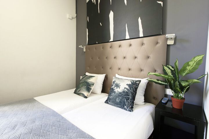 Room 40 of 100