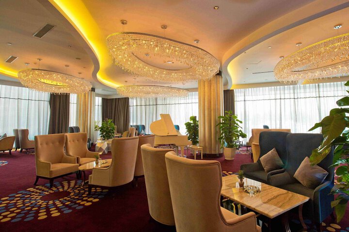 Lounge 46 of 57