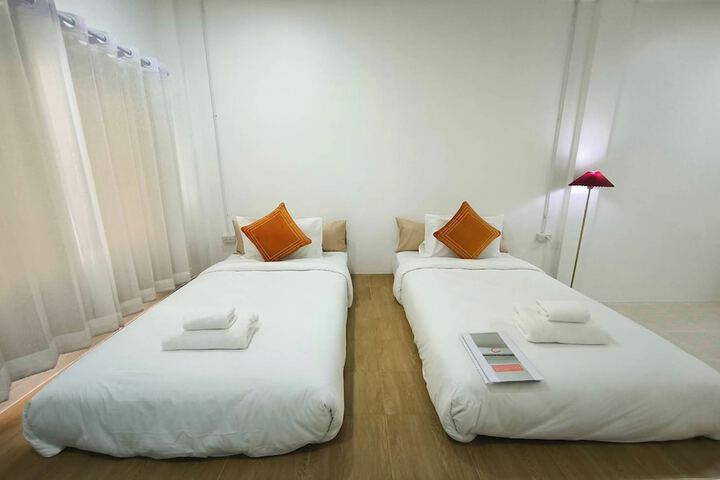 Room 9 of 29