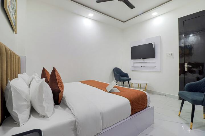 Room 11 of 34