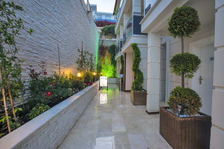Hotel 92 of 119