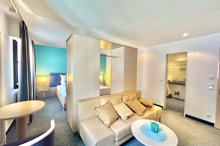 Room 44 of 63