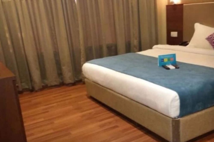 Room 4 of 8