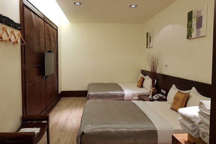 Room 4 of 24